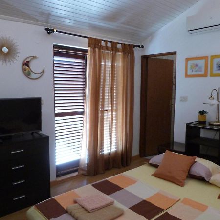 Apartments Eva Sukosan Bagian luar foto