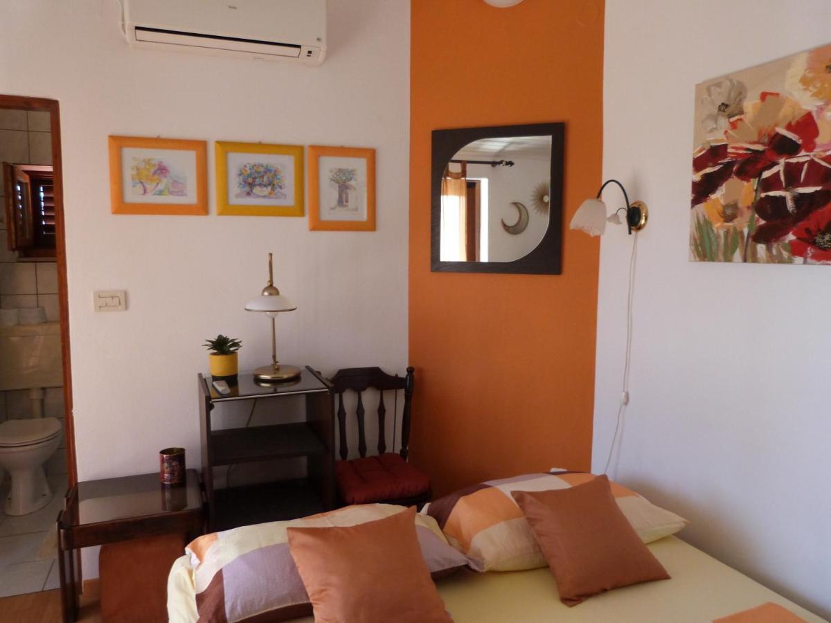 Apartments Eva Sukosan Bagian luar foto