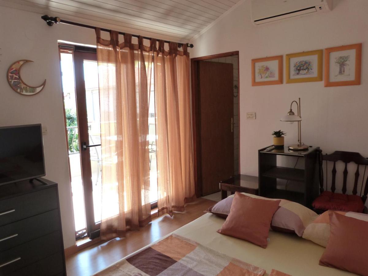 Apartments Eva Sukosan Bagian luar foto