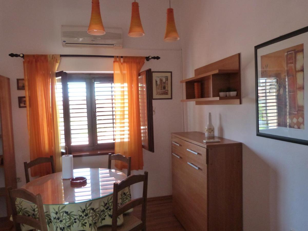 Apartments Eva Sukosan Bagian luar foto