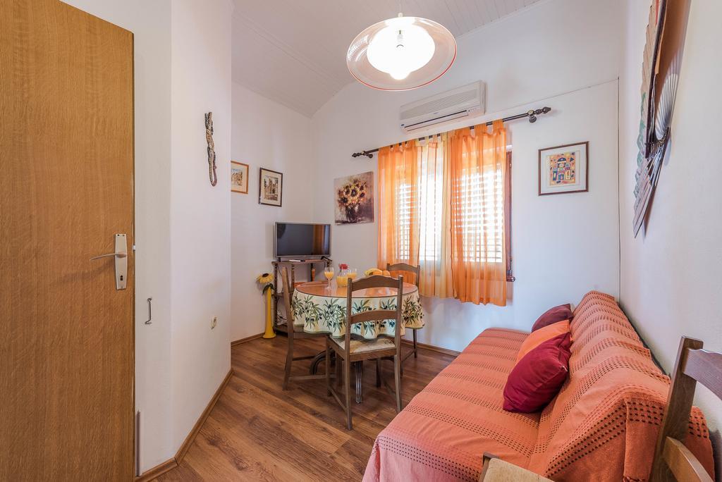 Apartments Eva Sukosan Bagian luar foto