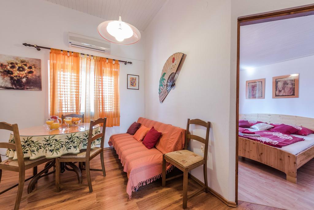 Apartments Eva Sukosan Bagian luar foto